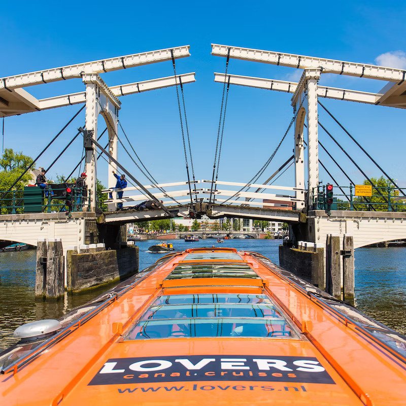 plavba po amsterdamskom kanáli ()